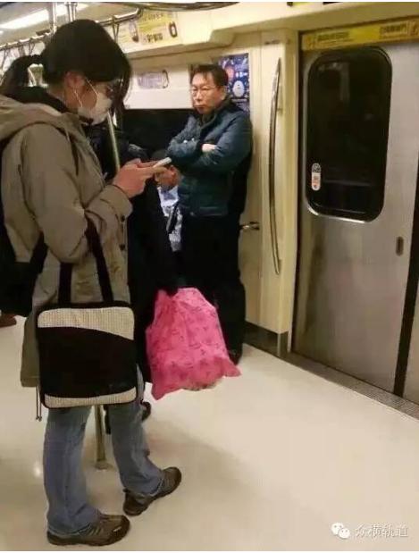 官员只能坐地铁了?